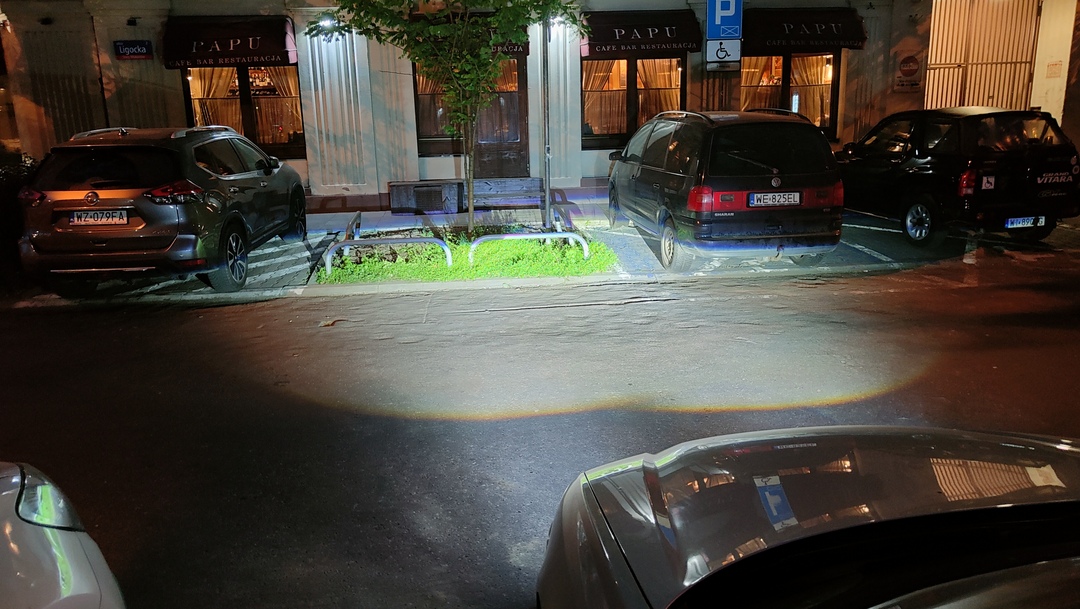 światła mijania Subaru Legacy IV, widok w nocy