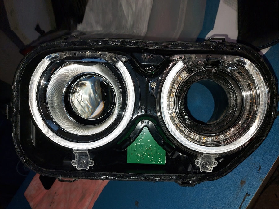 lampa Challengera przygotowana do wklejenia klosza