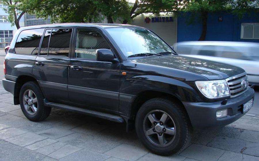 Land Cruiser prawy bok od przodu